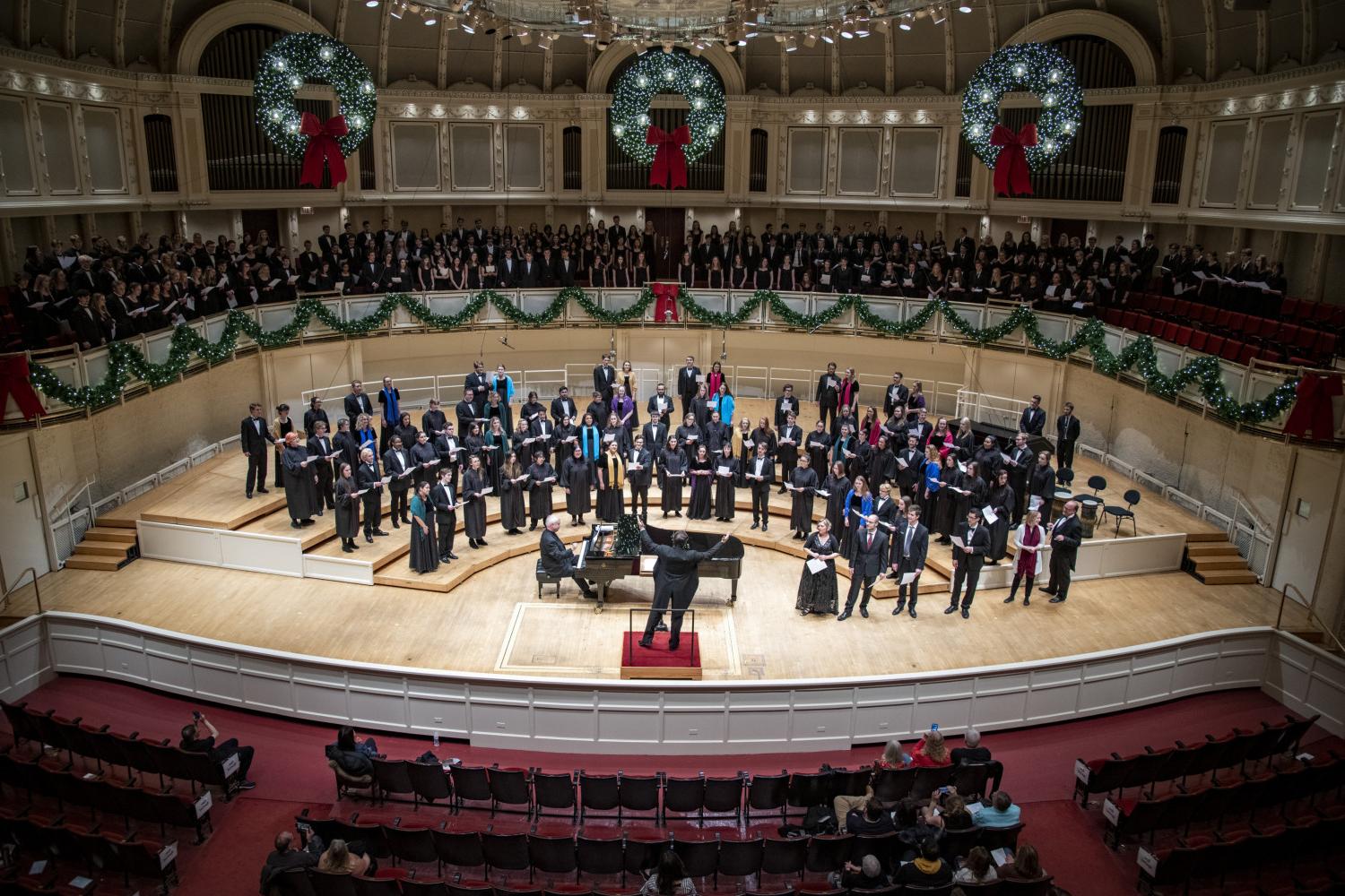 The <a href='http://4d5p.4dian8.com'>bv伟德ios下载</a> Choir performs in the Chicago Symphony Hall.